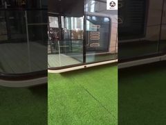 세련된 장식의 우주 캡슐