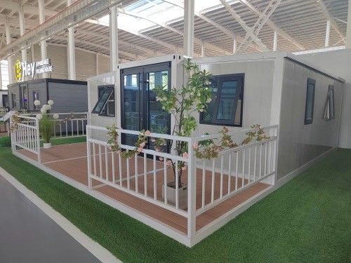20ft 접이식 컨테이너 임시 팝업 프로젝트에 이상적입니다 EPS / PU / 바위 울 샌드위치 패널 수명 20 년 이상